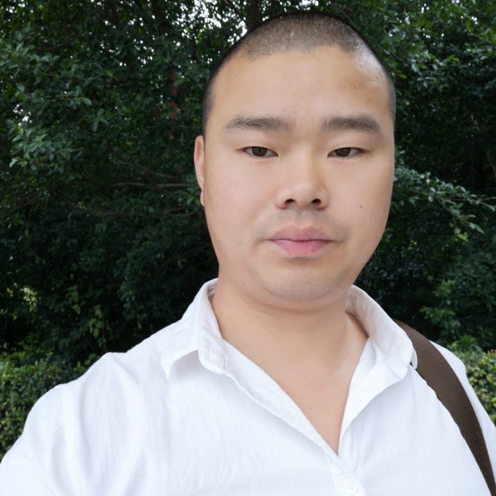 流岚回首活泼的照片