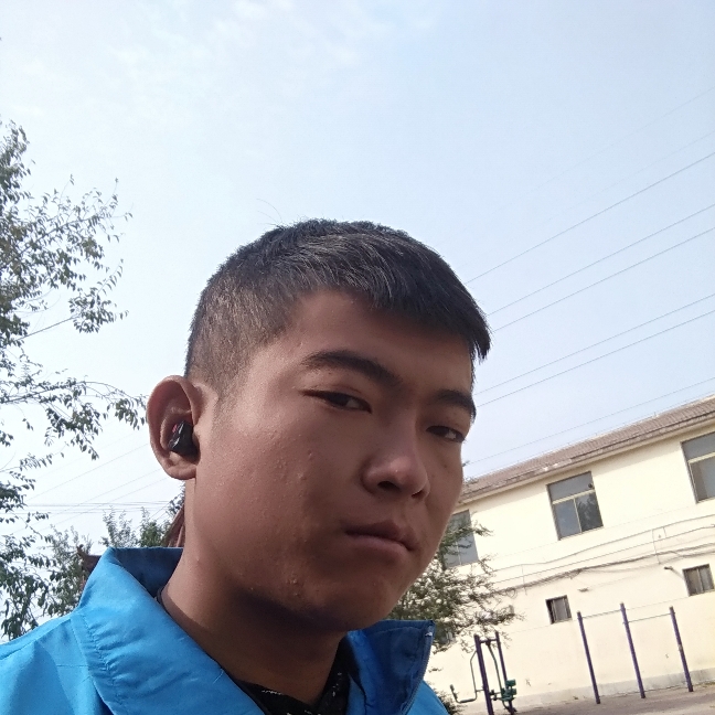 饱满墨镜的照片
