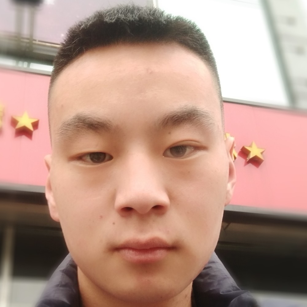 帅哥漫步明理的照片