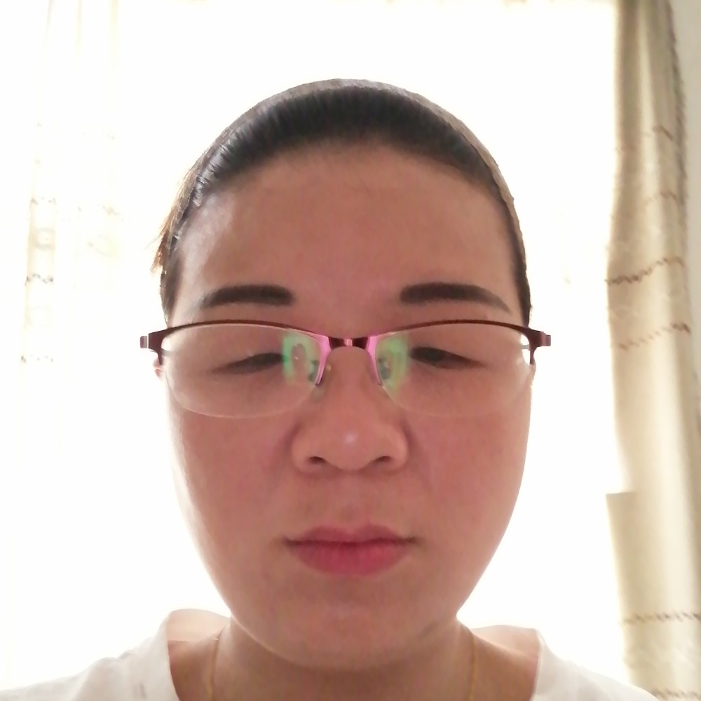 错落漫步高山的照片