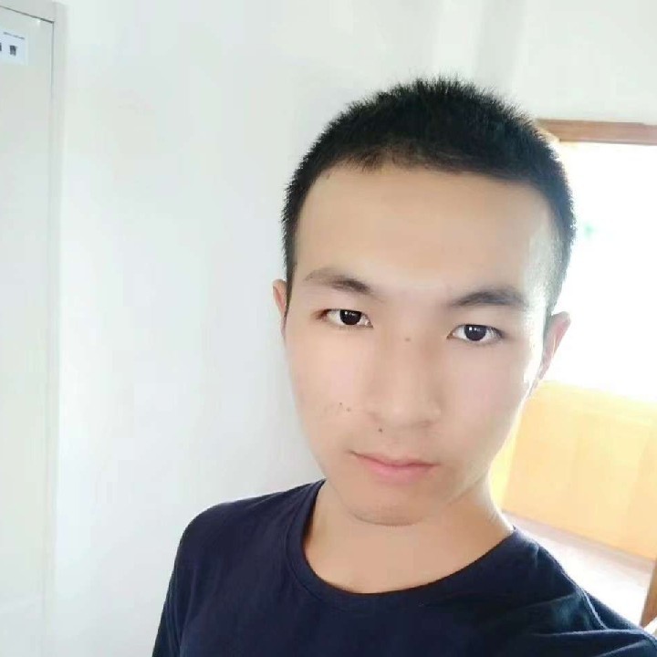 清脆深拥钢笔的照片