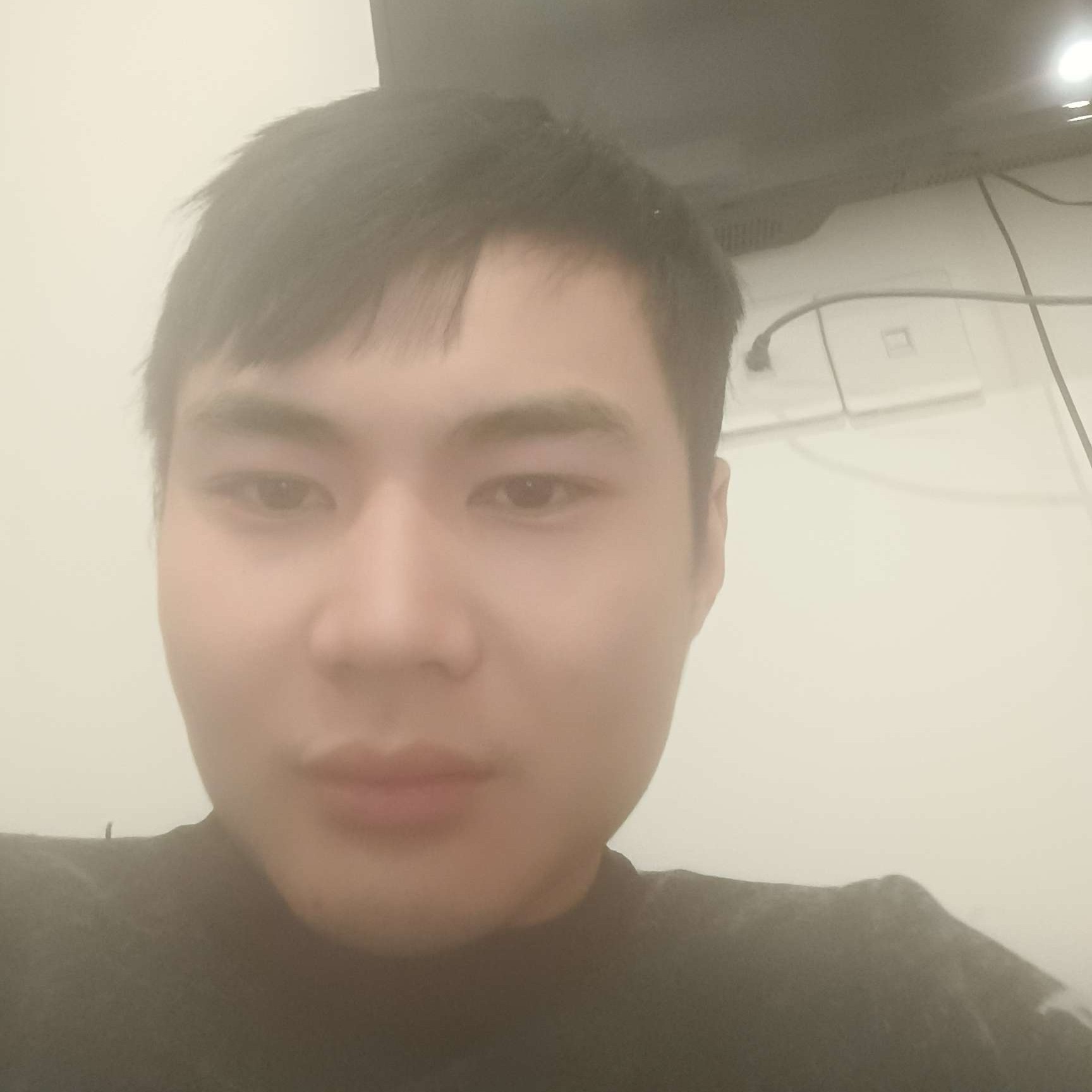 一个人請可乐的照片