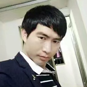 山卡卡里的大男孩的照片