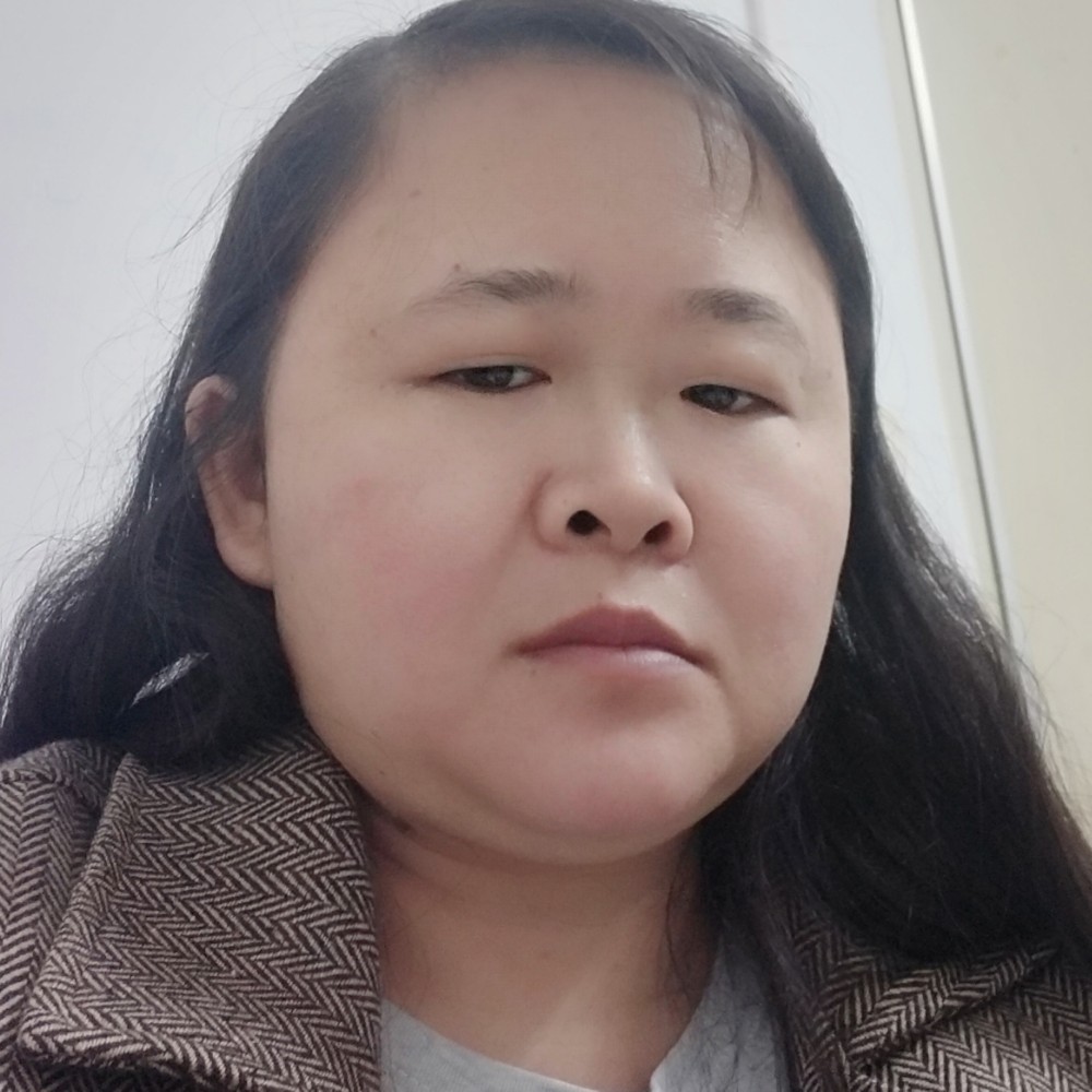 老实倾心百褶裙的照片