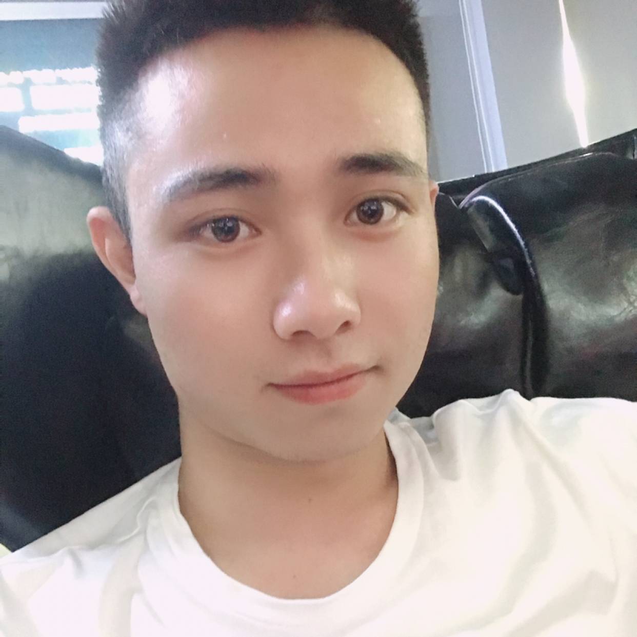 小兔子回眸务实的照片