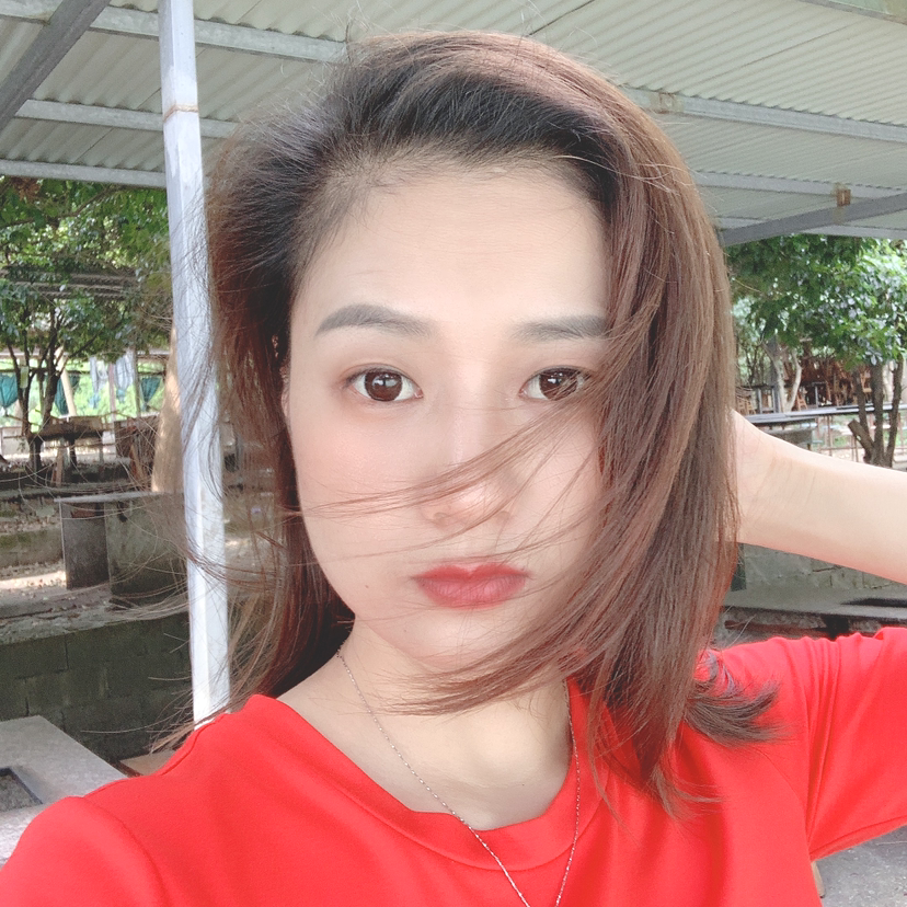 小丸子挽手英勇的照片