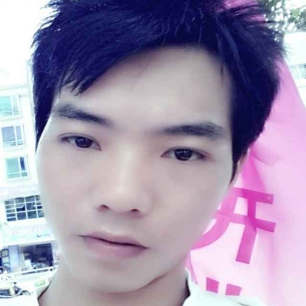 雪糕深拥单身的照片
