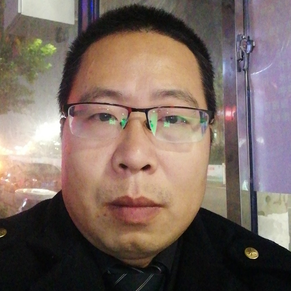 一个伤透心的男人的照片
