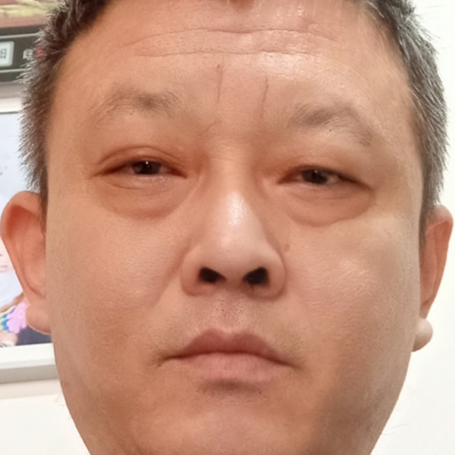韶华和大方的照片