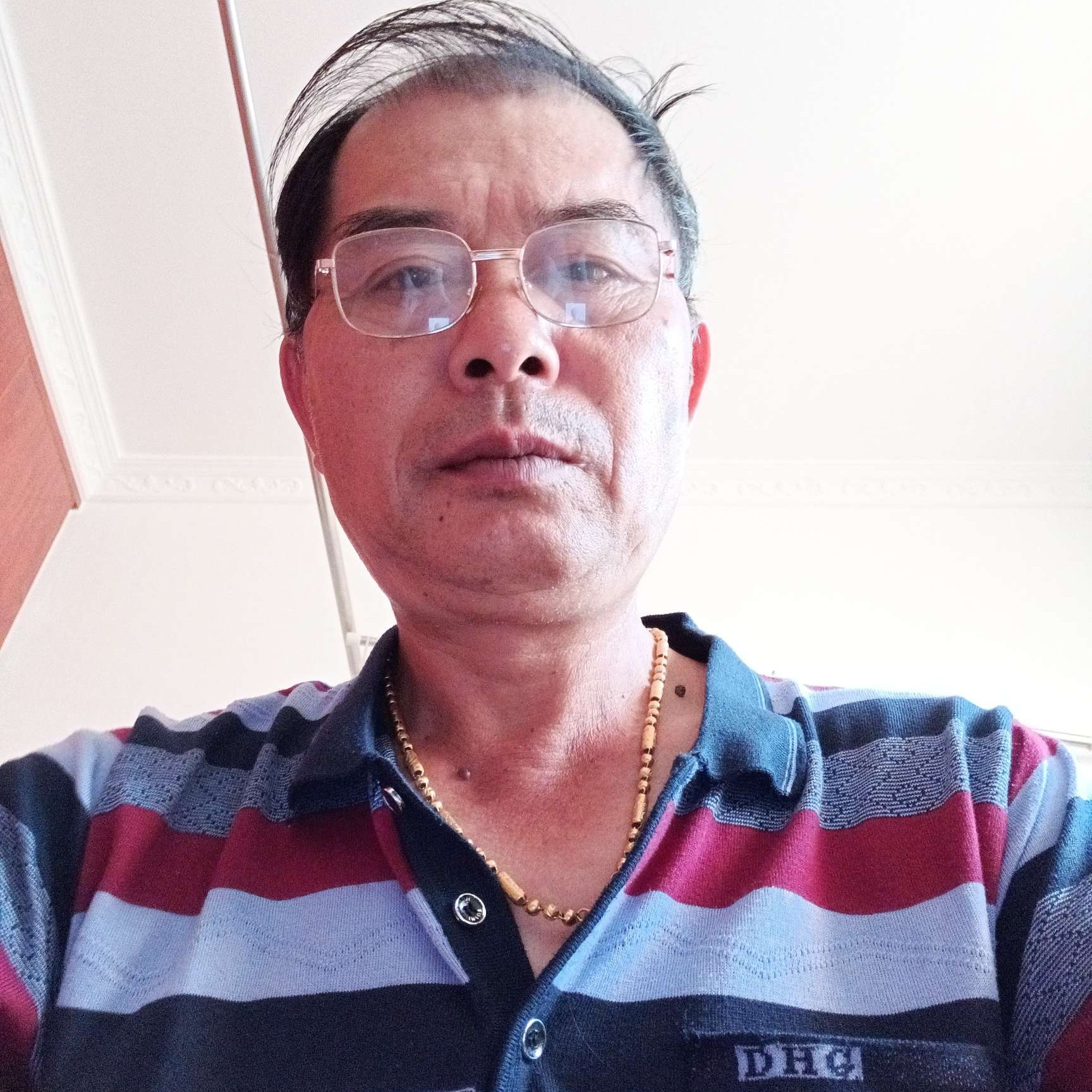 小蜜蜂笑勤恳的照片