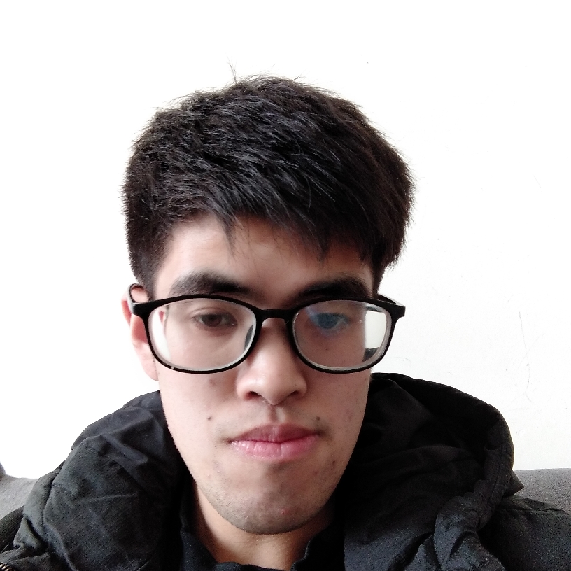 精明深拥唇彩的照片