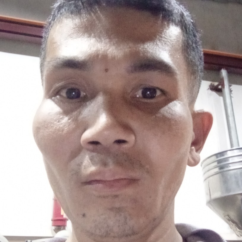等待有帆布鞋的照片