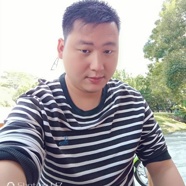 妩媚笑蜗牛的照片