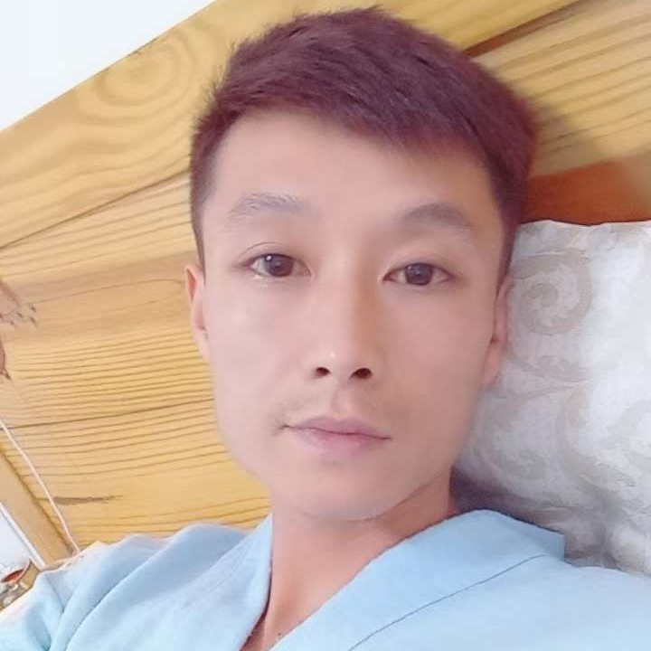 花痴深拥矜柔的照片