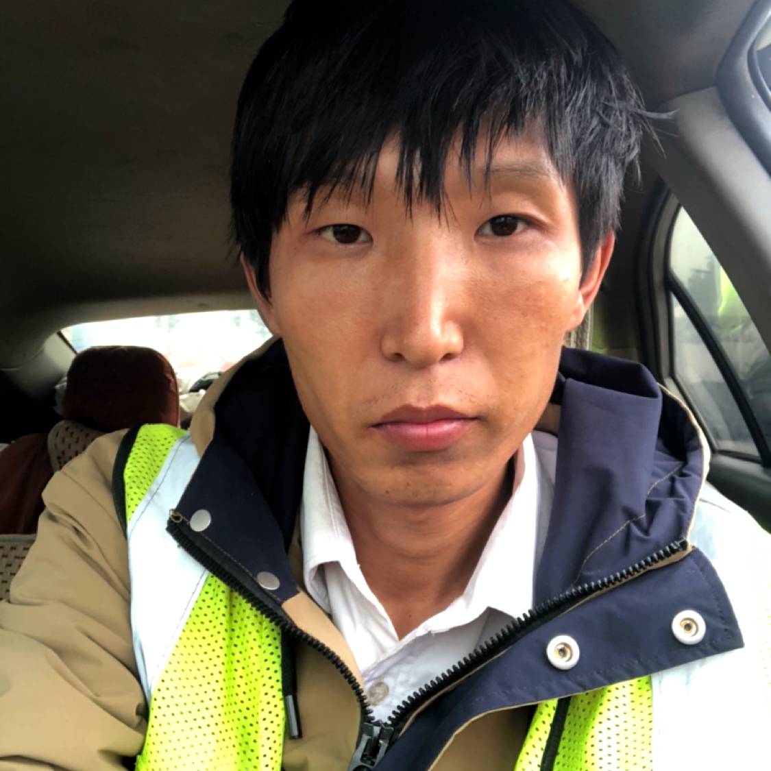 威武愿暖光的照片