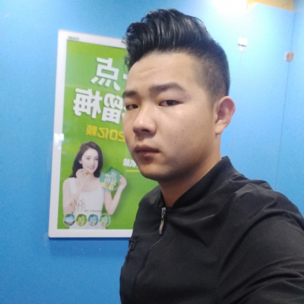 萝莉想人陪的照片