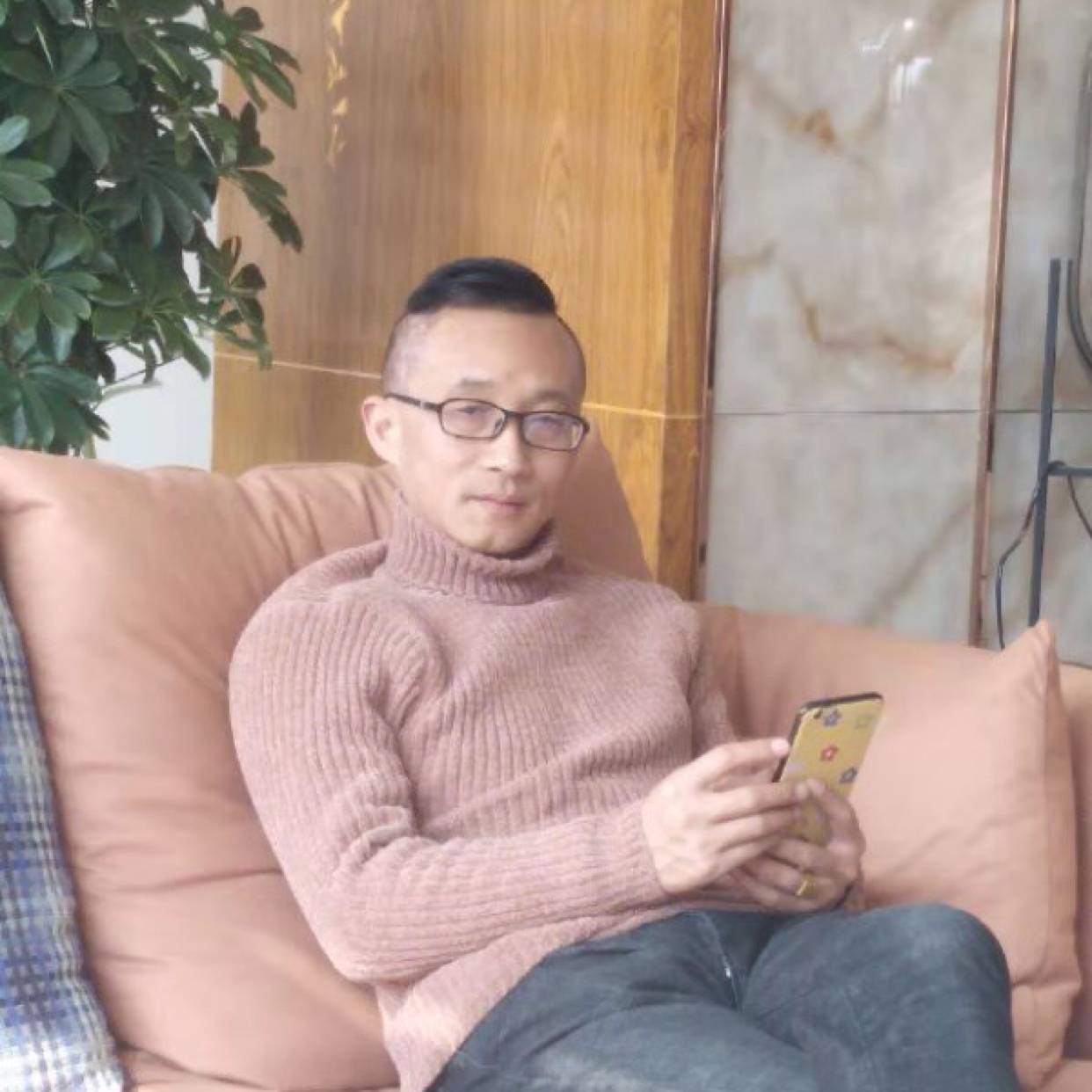 折飞的翅膀的照片