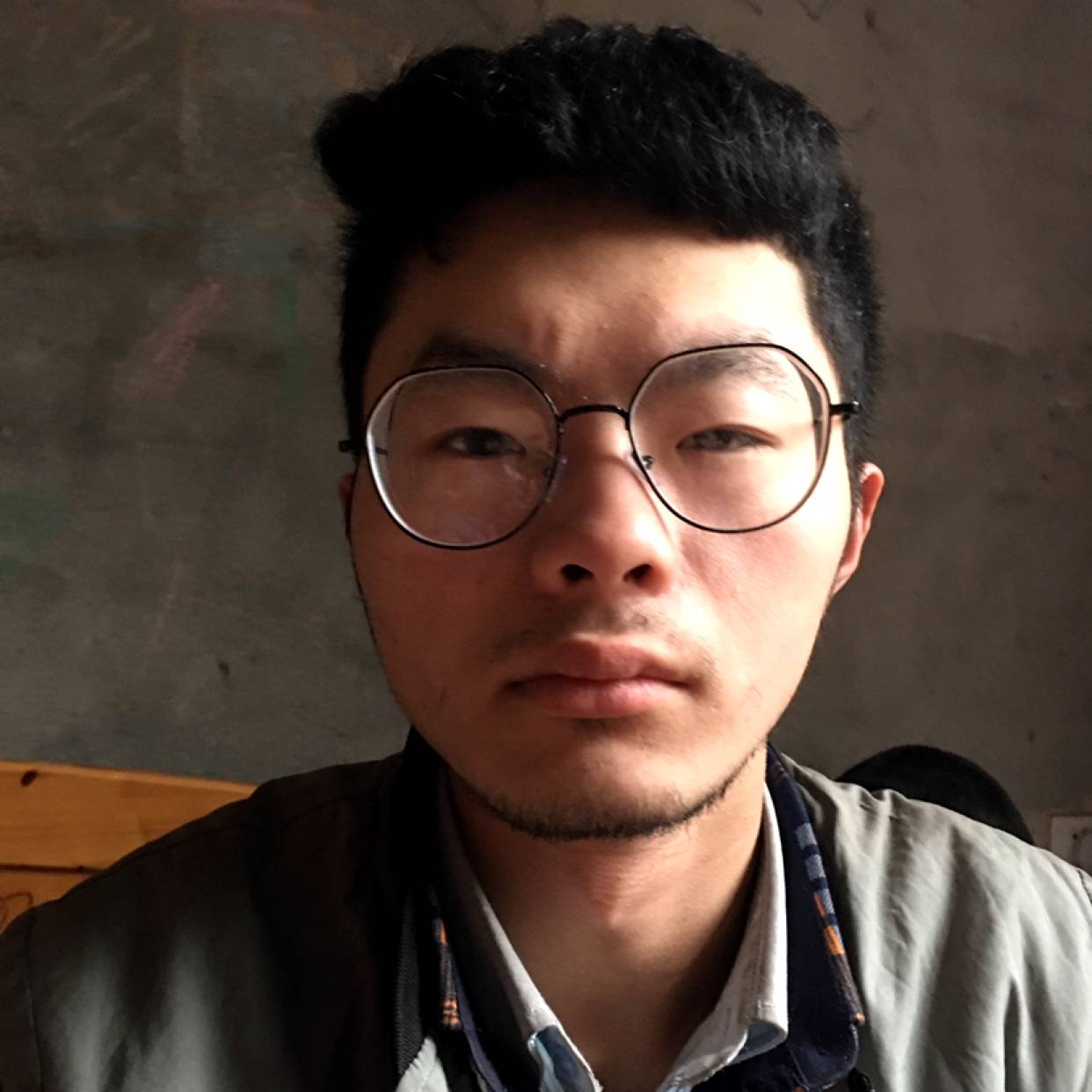 风趣深拥南鸢的照片