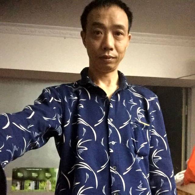 寒风回眸深情的照片