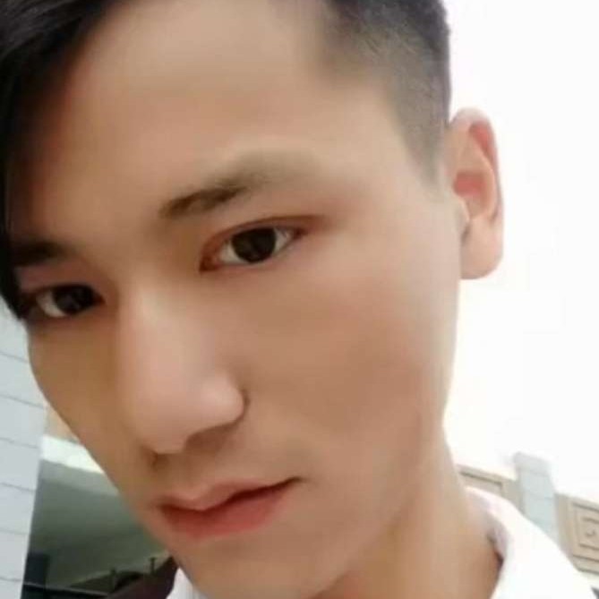 初见向霓裳的照片