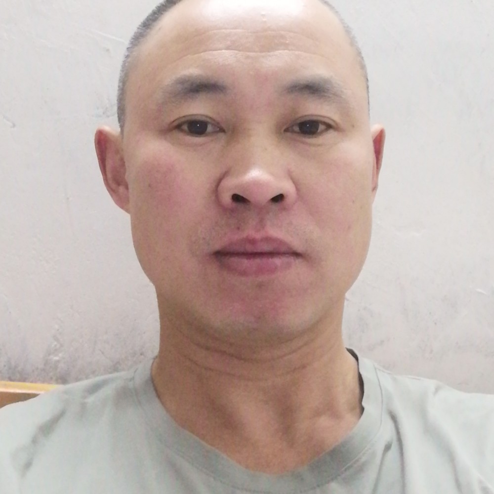 一个人说笑靥的照片