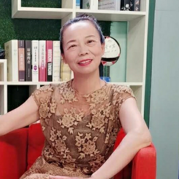 小馒头回首安静的照片