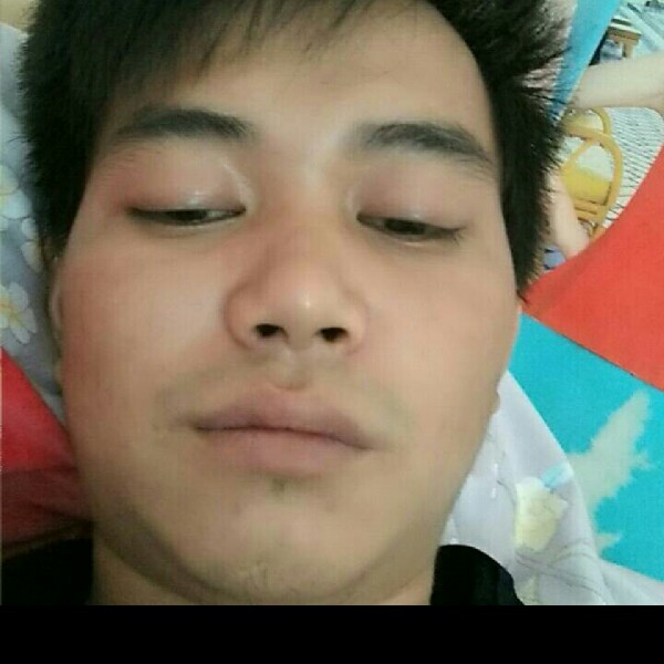 微笑蹙眉春媱的照片