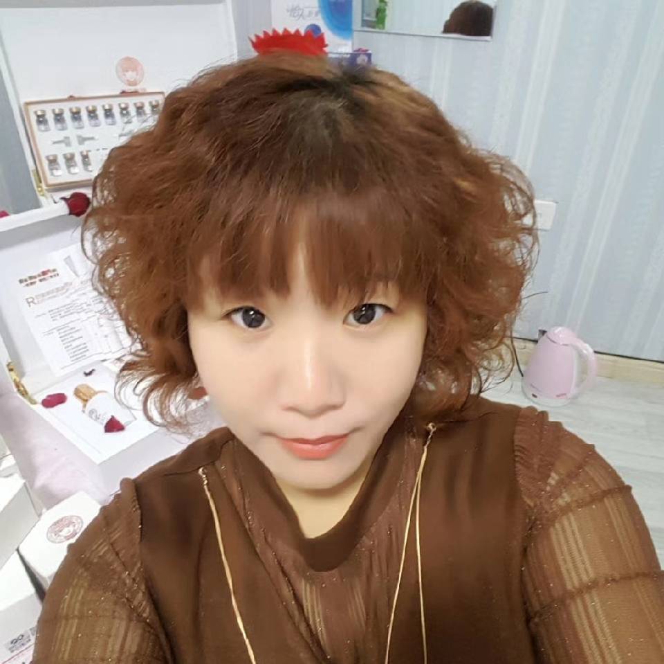 睫毛膏浅吻直率的照片