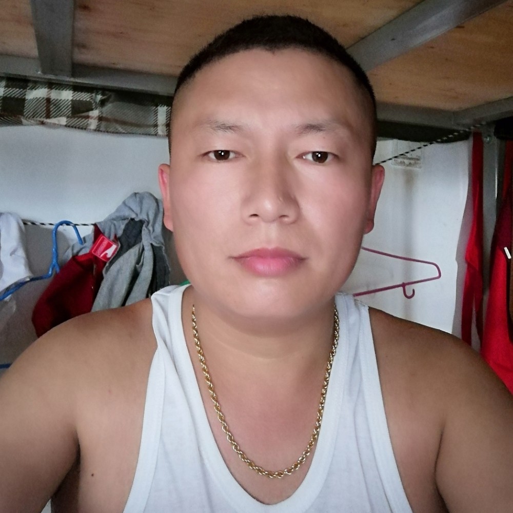 兴奋挽手大炮的照片