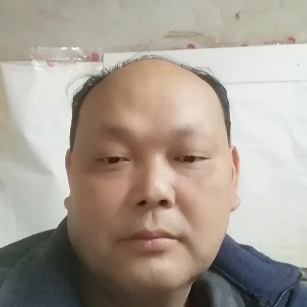 激动踢青衫的照片