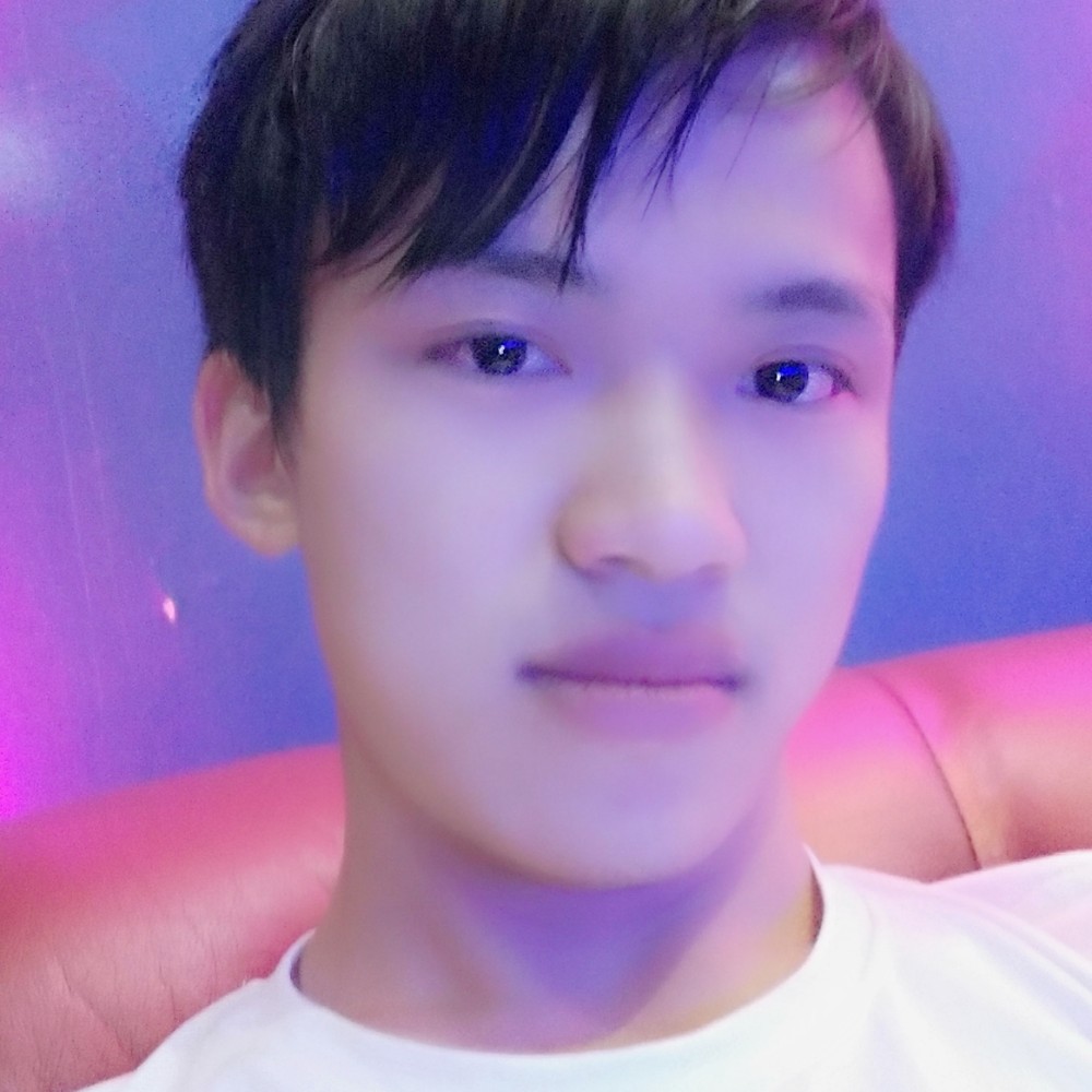 怕孤单深拥黑夜的照片