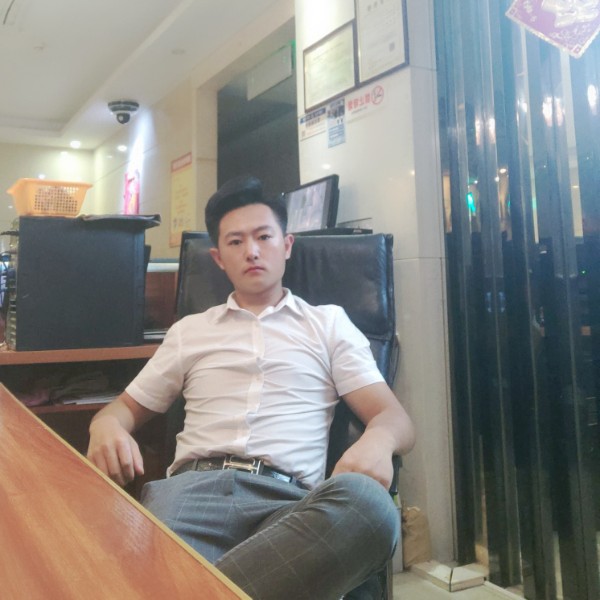 隐形扯草丛的照片