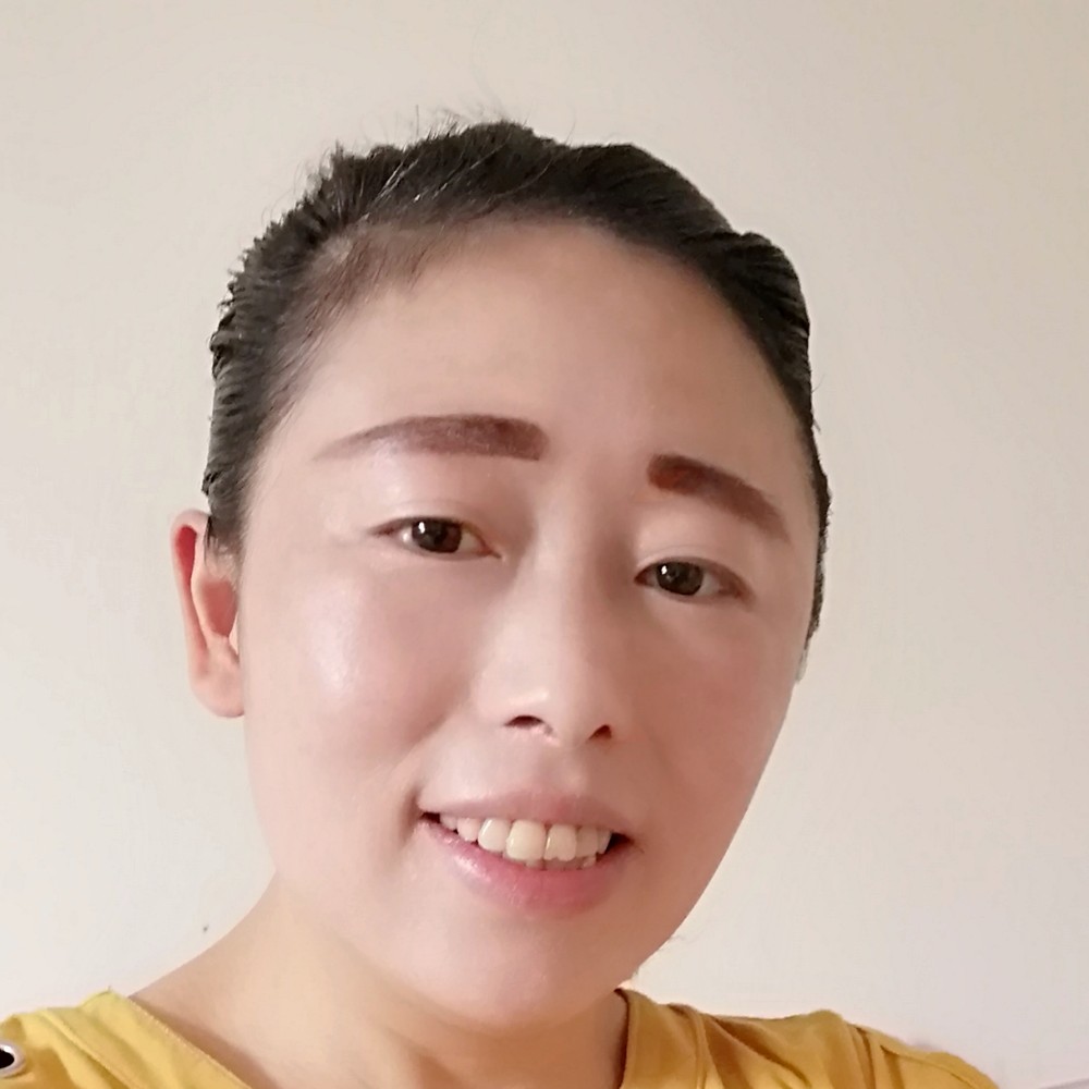 秀发蹙眉不安的照片