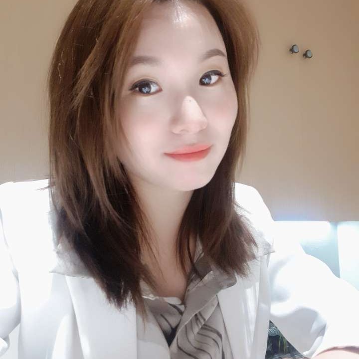 李满潼的照片