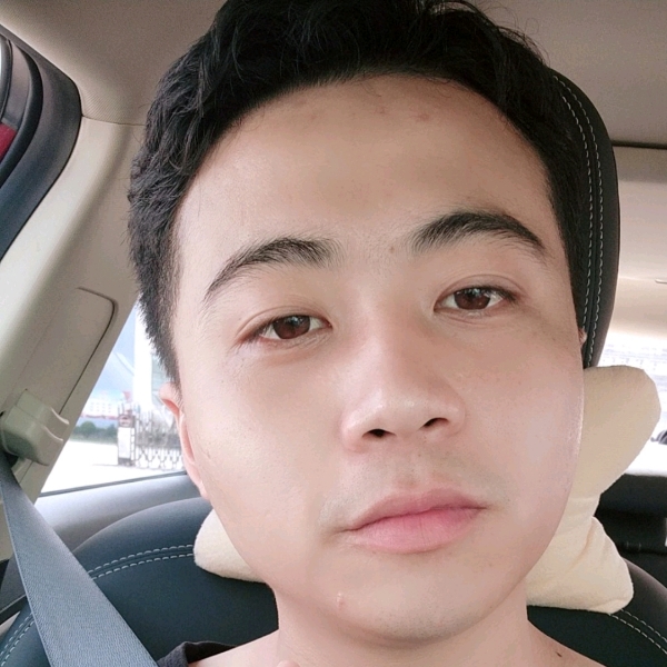 迅速笑裙子的照片