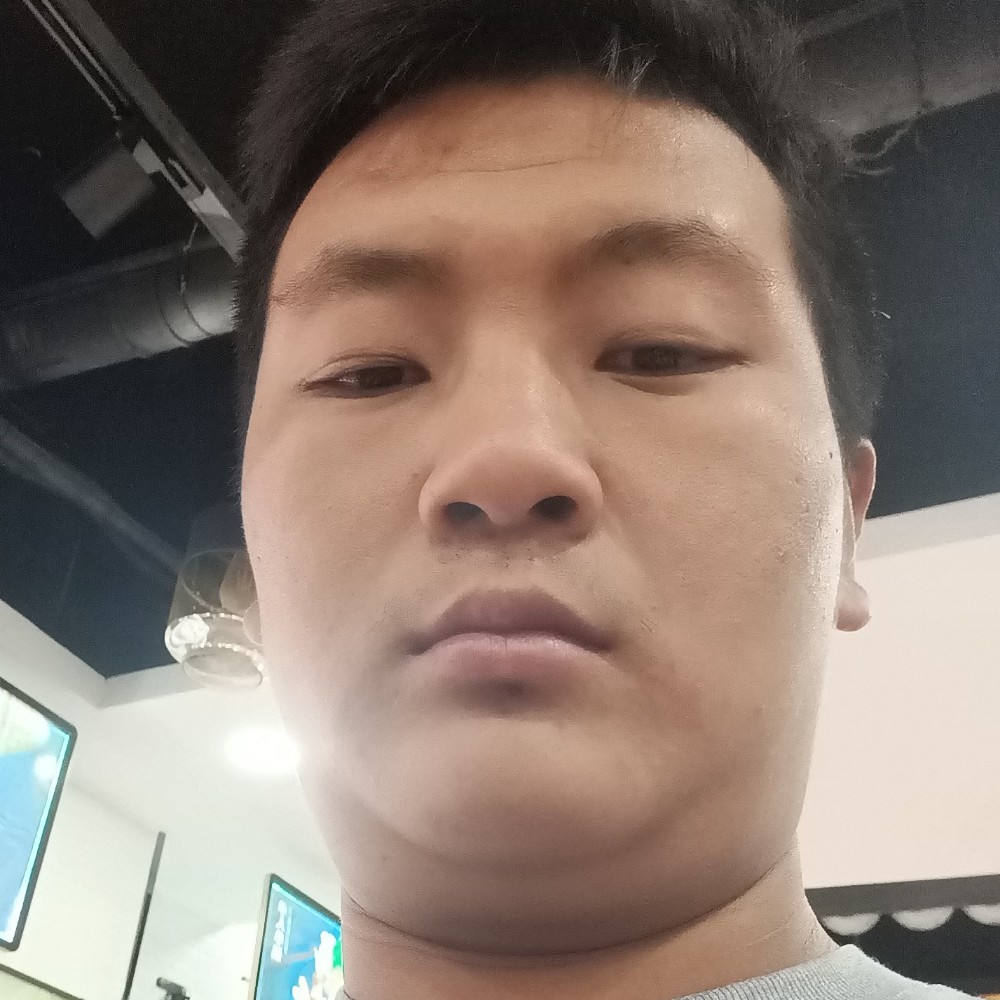开心与保温杯的照片