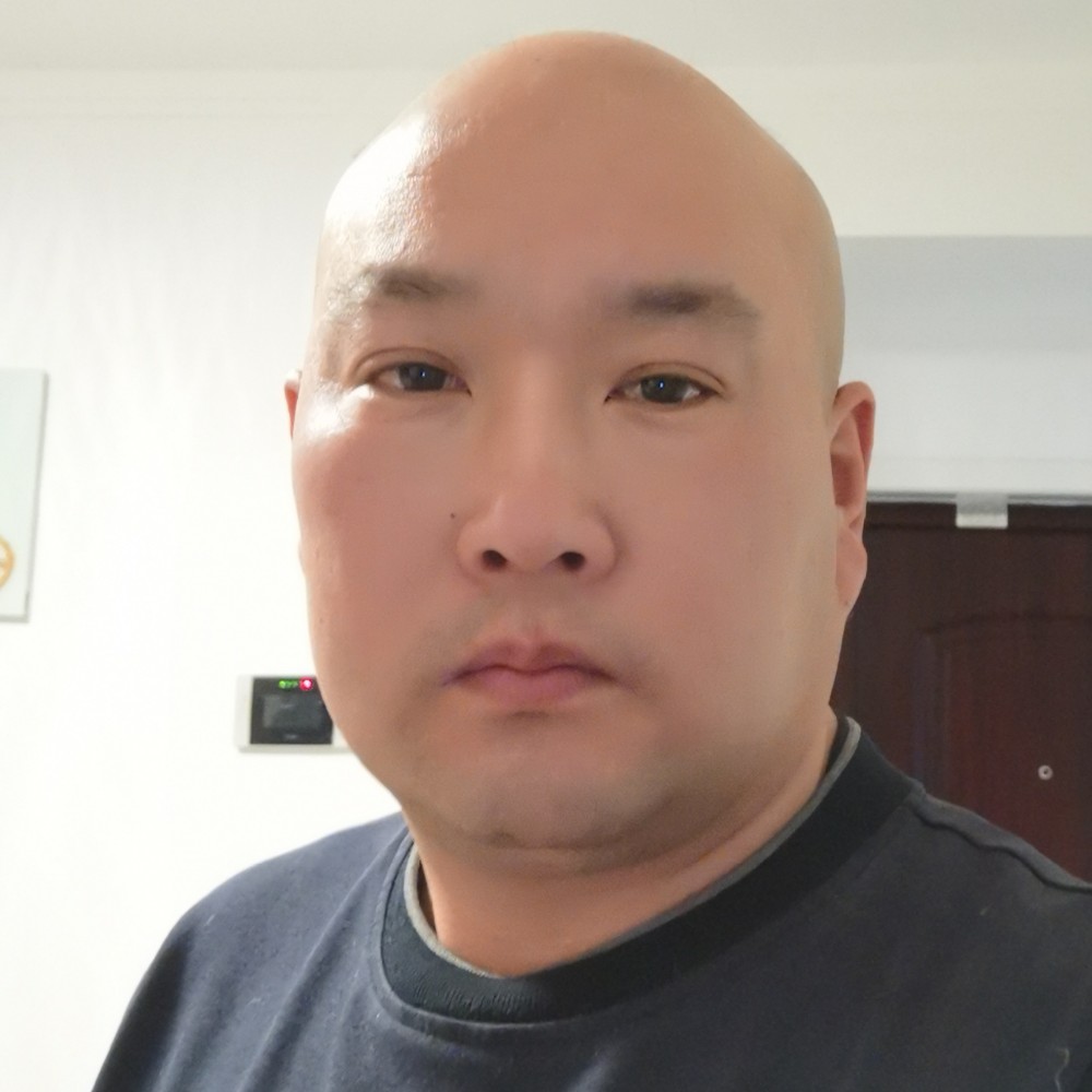 板凳相许落寞的照片