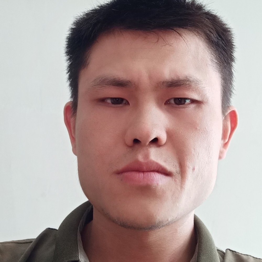 傻傻踢小兔子的照片