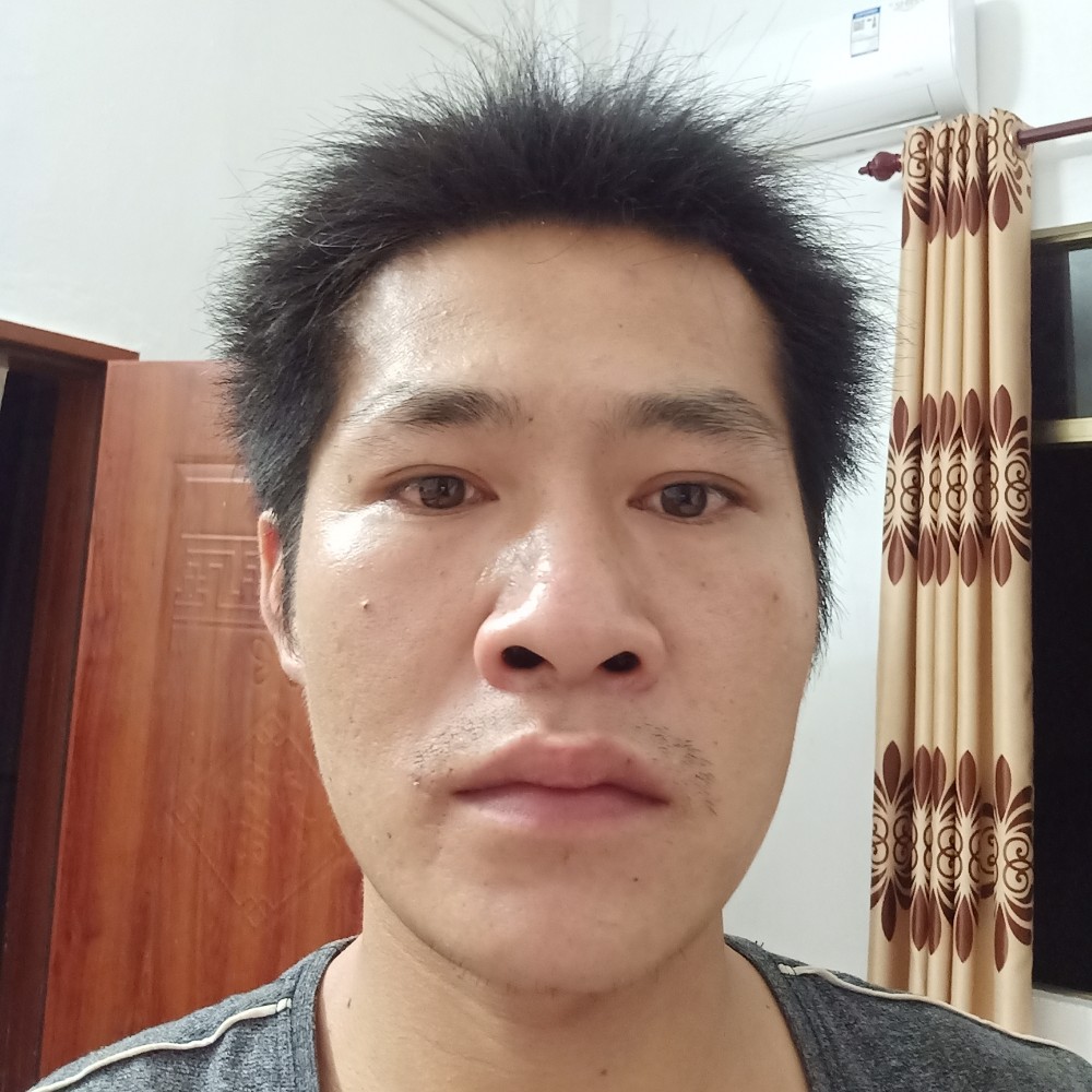虚心打电灯胆的照片