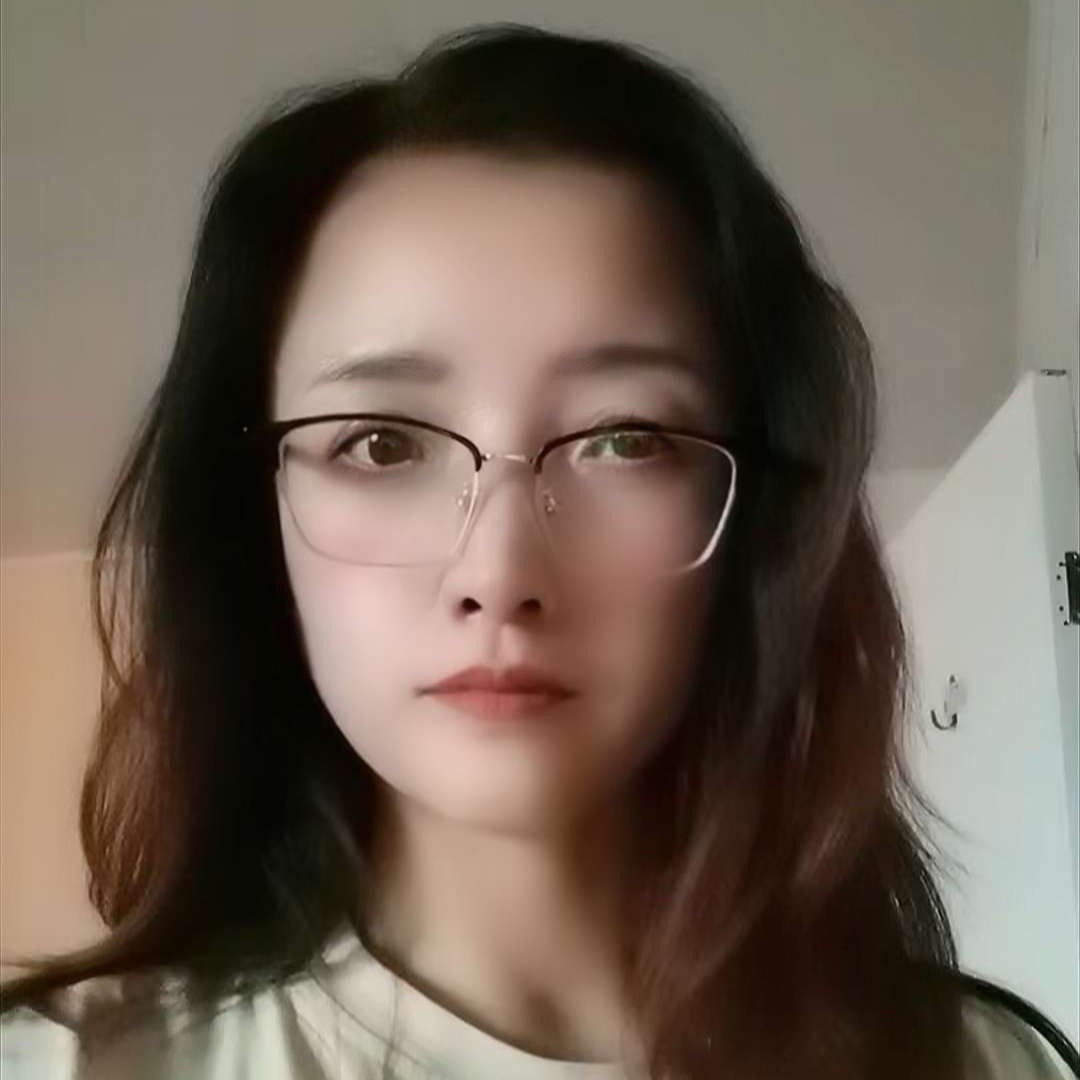 草莓吃醋黯然的照片