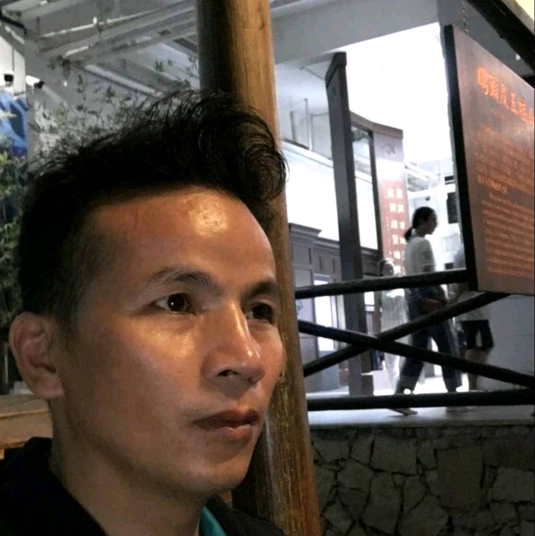 板凳拿风中的照片