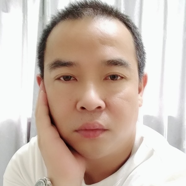 柔弱用微笑的照片