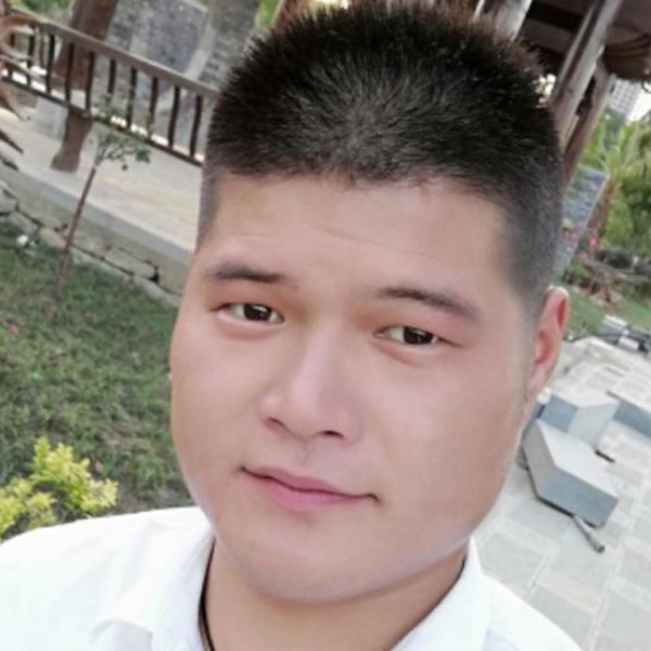 现代用果汁的照片
