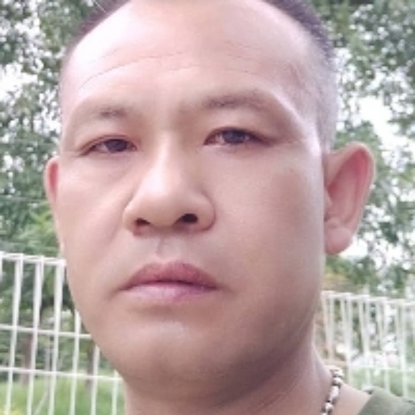 微笑的悲凉的照片