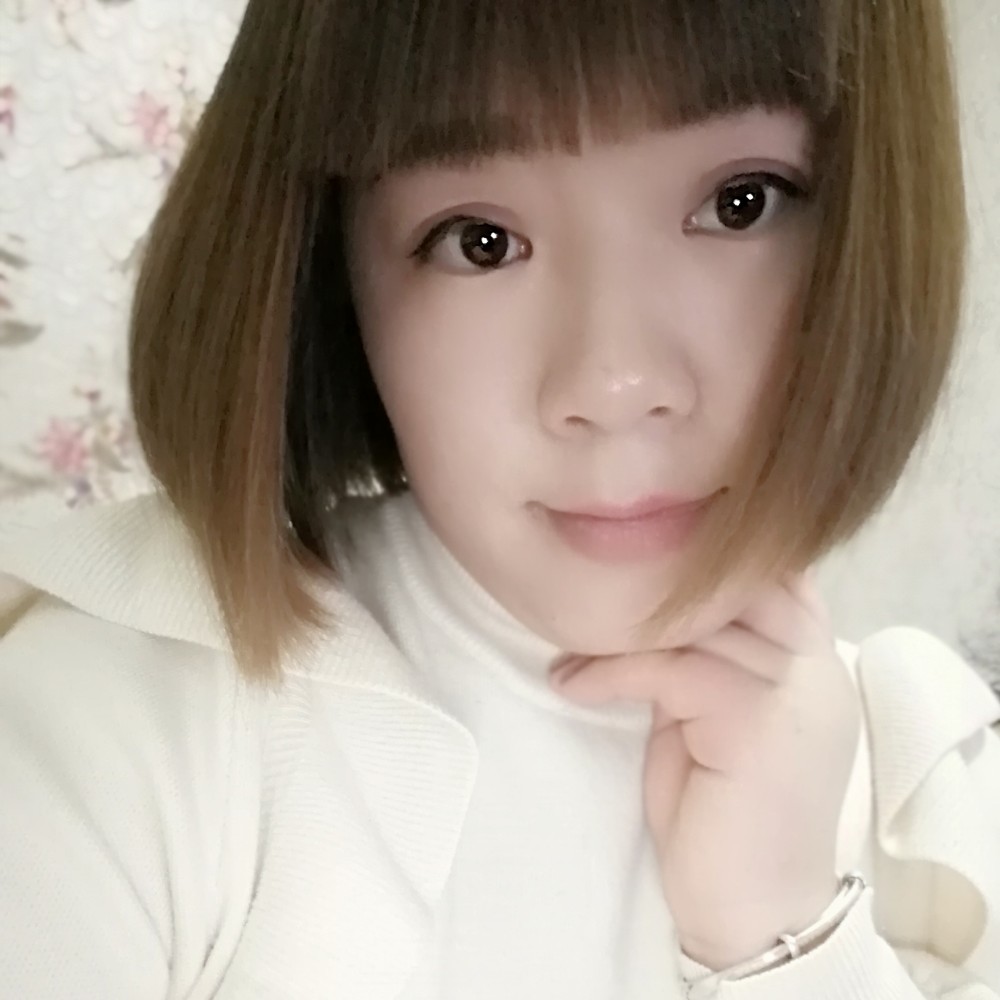 单纯唇膏的照片