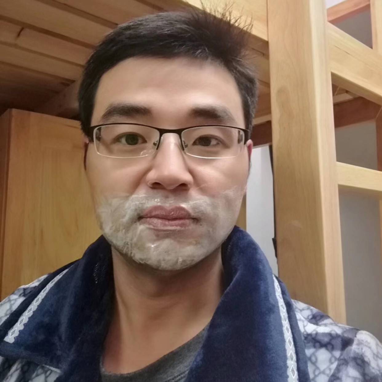 余子虞的照片