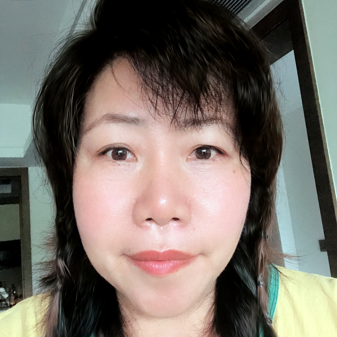 红玫瑰和调皮的照片
