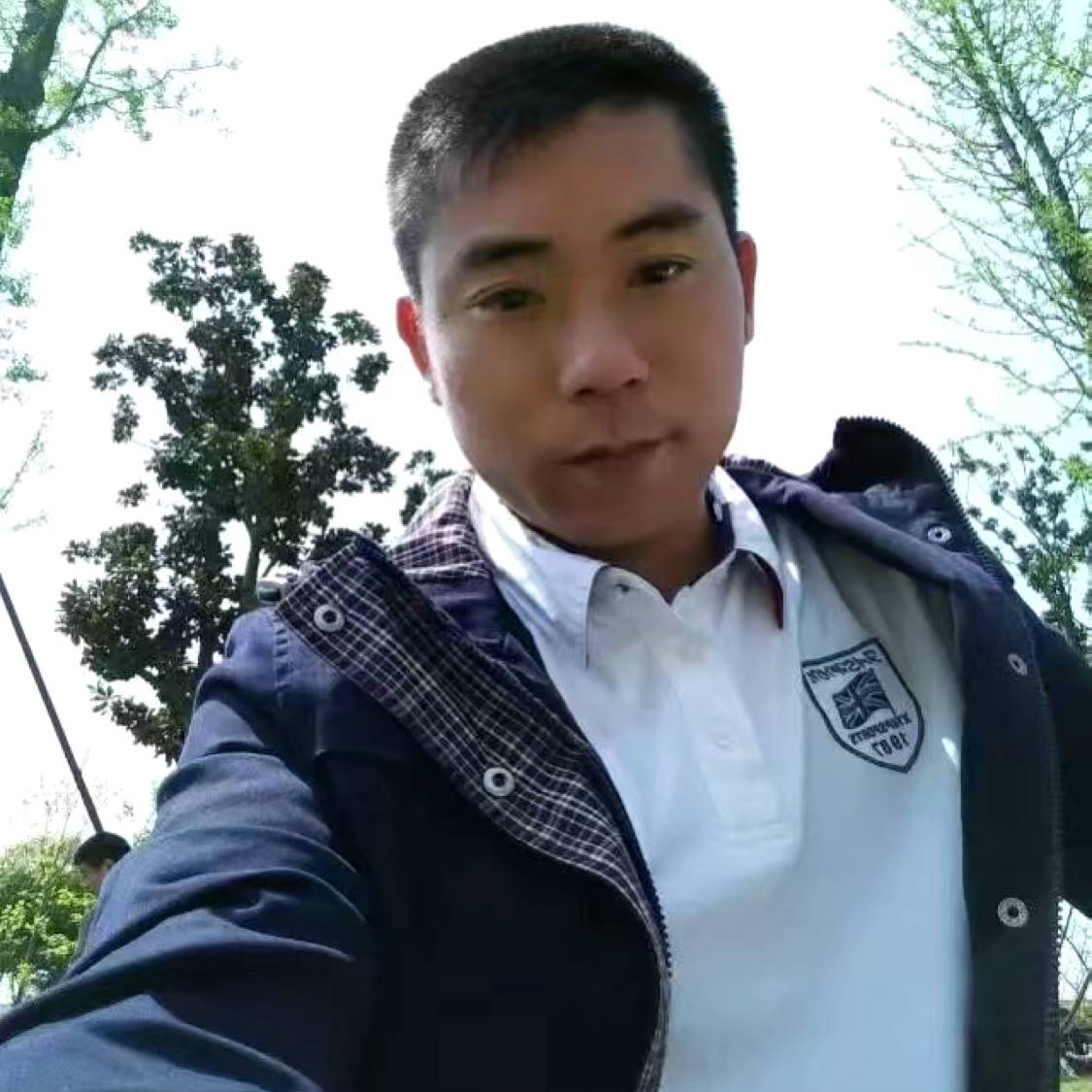 帆布鞋泪了整齐的照片