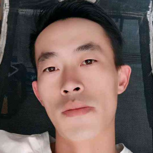 微笑回首俭朴的照片