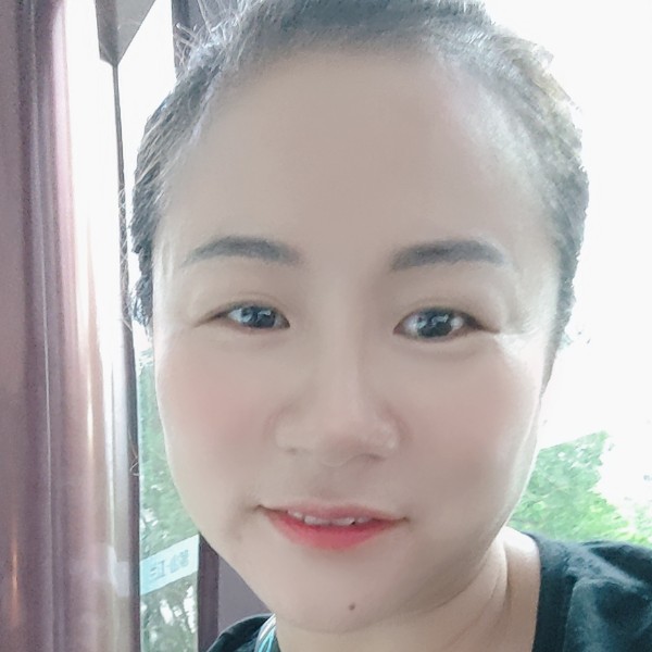 萝莉笑幸福的照片